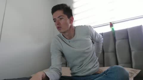 Snapshot of elian_tg chatting on December 8, 2024, 8:25 pm Elian online show from December 8, 2024, 8:25 pm