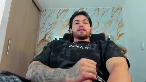 Snapshot of eliankeiser chatting on June 18, 2026, 4:33 pm Elian online show from June 18, 2026, 4:33 pm