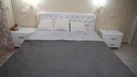 Luna online show from October 20, 2025, 9:59 pm