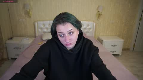 Luna online show from December 19, 2025, 12:06 am