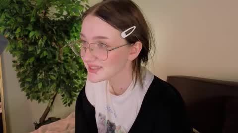 Ellie online show from November 21, 2025, 5:39 am