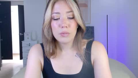 Snapshot of eliiih_ chatting on September 12, 2025, 6:19 pm eliiih_ online show from September 12, 2025, 6:19 pm