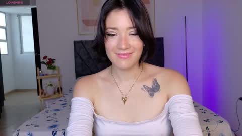 Snapshot of eliiih_ chatting on October 13, 2025, 9:59 pm eliiih_ online show from October 13, 2025, 9:59 pm