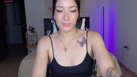 Snapshot of eliiih_ chatting on October 21, 2025, 3:18 am eliiih_ online show from October 21, 2025, 3:18 am