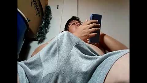 Snapshot of elimposstor chatting on January 5, 2025, 8:52 pm elimposstor online show from January 5, 2025, 8:52 pm