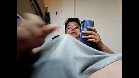 Snapshot of elimposstor chatting on January 6, 2025, 8:18 pm elimposstor online show from January 6, 2025, 8:18 pm