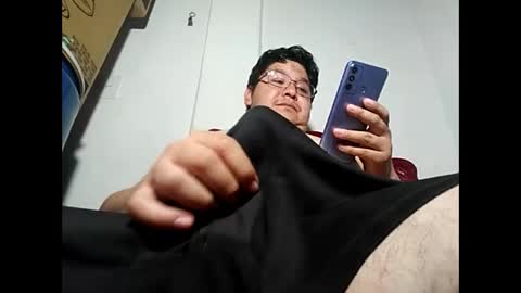 Snapshot of elimposstor chatting on February 6, 2025, 4:10 am elimposstor online show from February 6, 2025, 4:10 am