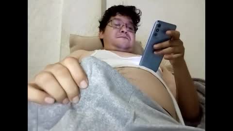 Snapshot of elimposstor chatting on October 8, 2025, 2:36 pm elimposstor online show from October 8, 2025, 2:36 pm