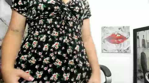 Elina  online show from November 12, 2025, 10:41 pm