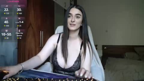 Elina Rossi online show from May 5, 2026, 4:48 pm