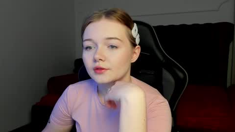 Snapshot of elinavale chatting on April 5, 2026, 5:04 am elinavale online show from April 5, 2026, 5:04 am