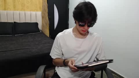 Snapshot of elio_collem chatting on January 20, 2025, 9:32 pm ELIO online show from January 20, 2025, 9:32 pm