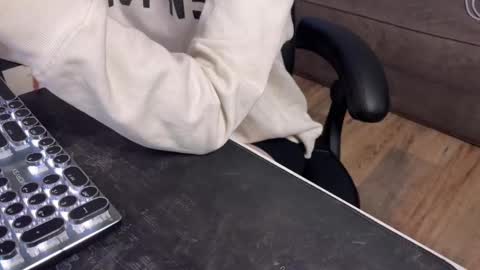 Snapshot of elisa_north chatting on March 1, 2025, 10:45 am Elisa North online show from March 1, 2025, 10:45 am