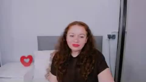 Snapshot of elisabethxsweet chatting on July 8, 2026, 4:33 pm ElisabethXSweet online show from July 8, 2026, 4:33 pm