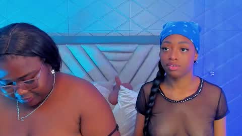 elisabettamonroy online show from November 25, 2025, 9:59 pm