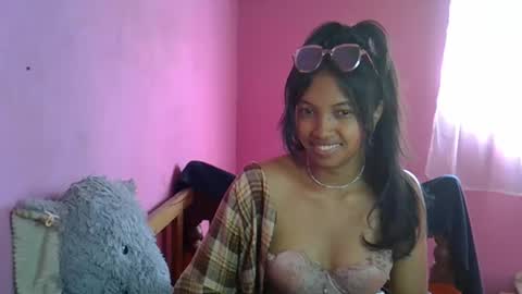 elisah01 online show from May 25, 2026, 5:46 am
