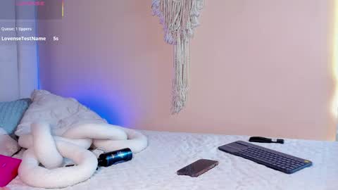 Snapshot of elise_diamond chatting on April 23, 2026, 1:02 pm Elise diamond online show from April 23, 2026, 1:02 pm