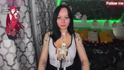 EliseRoyalty online show from October 22, 2025, 3:45 pm