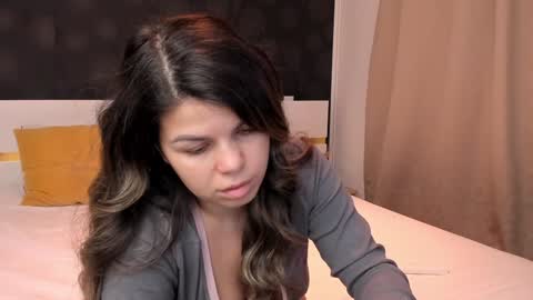 Snapshot of elisetyler89 chatting on December 20, 2024, 12:19 am Elly online show from December 20, 2024, 12:19 am