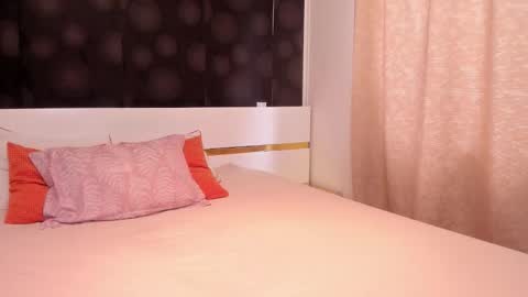 Snapshot of elisetyler89 chatting on October 6, 2025, 8:01 am Elly online show from October 6, 2025, 8:01 am