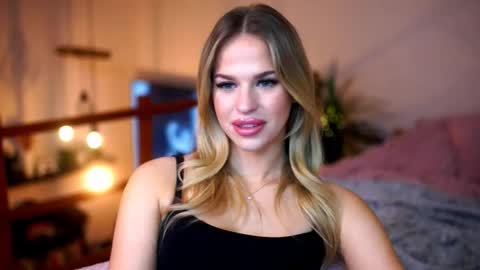 Sunflower  online show from November 9, 2025, 5:44 pm