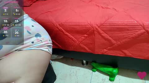 Snapshot of elisuarez_ chatting on October 6, 2025, 4:10 am Eliss online show from October 6, 2025, 4:10 am