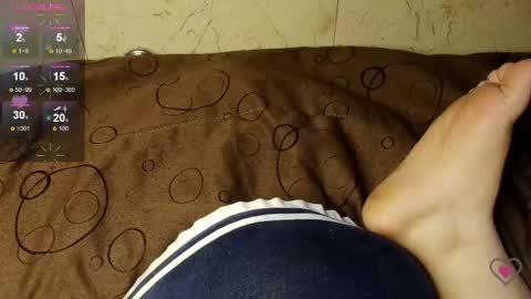 Snapshot of elisuarez_ chatting on October 17, 2025, 6:05 am Eliss online show from October 17, 2025, 6:05 am