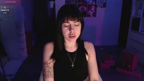 Snapshot of eliza_benet_ chatting on December 11, 2024, 3:15 pm Ari online show from December 11, 2024, 3:15 pm