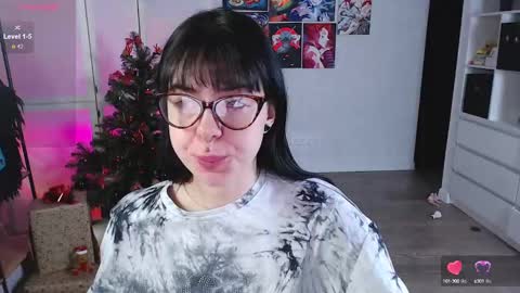 Snapshot of eliza_benet_ chatting on January 8, 2025, 4:44 pm Ari online show from January 8, 2025, 4:44 pm