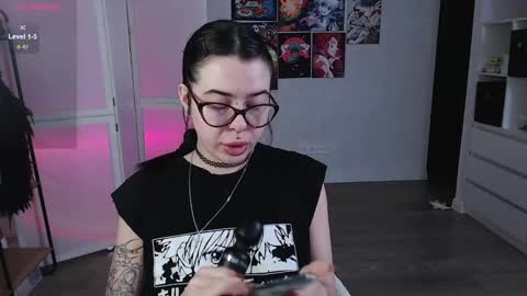 Snapshot of eliza_benet_ chatting on January 20, 2025, 2:32 am Ari online show from January 20, 2025, 2:32 am