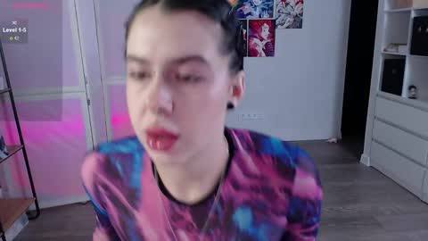 Snapshot of eliza_benet_ chatting on February 8, 2025, 4:36 pm Ari online show from February 8, 2025, 4:36 pm