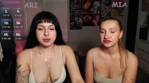 Snapshot of eliza_benet_ chatting on October 4, 2025, 2:04 pm Ari online show from October 4, 2025, 2:04 pm