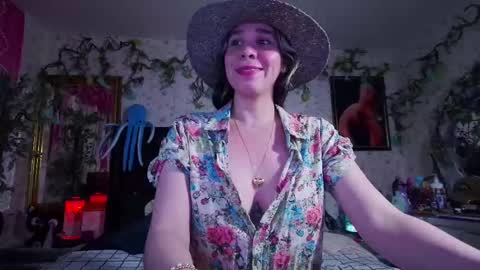 Elizabeth online show from September 14, 2025, 1:32 pm