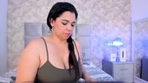 Snapshot of elizabeth_colleman chatting on January 18, 2025, 11:55 pm Elizabeth online show from January 18, 2025, 11:55 pm