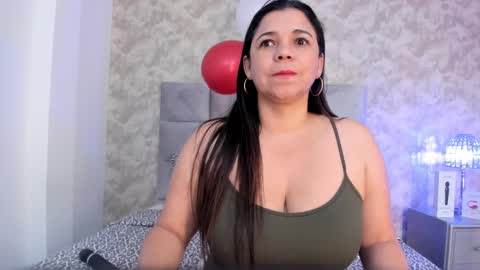 Snapshot of elizabeth_colleman chatting on February 18, 2025, 9:53 pm Elizabeth online show from February 18, 2025, 9:53 pm