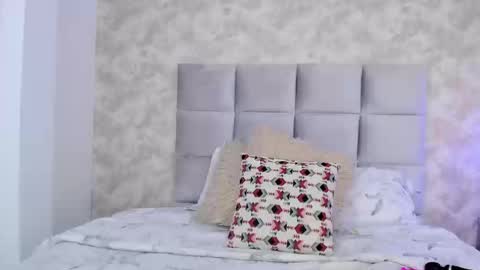 Snapshot of elizabeth_colleman chatting on September 22, 2025, 8:33 pm Elizabeth online show from September 22, 2025, 8:33 pm