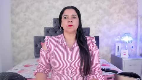 Snapshot of elizabeth_colleman chatting on October 16, 2025, 10:44 pm Elizabeth online show from October 16, 2025, 10:44 pm
