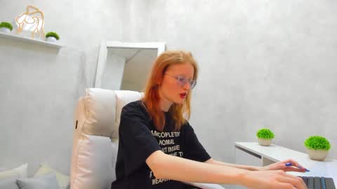 Snapshot of elizabeth_harpper chatting on March 10, 2025, 8:15 am Elizabeth online show from March 10, 2025, 8:15 am