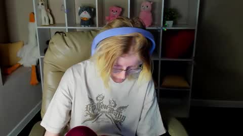 Elizabeth online show from December 18, 2025, 1:33 am