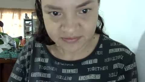 Elizabeth Martinez  online show from December 17, 2025, 4:02 pm