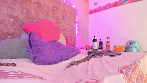 Snapshot of elizabeth_roman chatting on December 20, 2024, 6:50 am Montserrath online show from December 20, 2024, 6:50 am