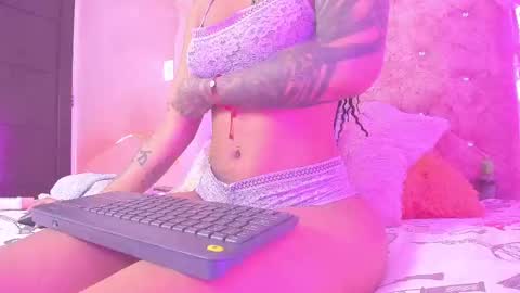 Snapshot of elizabeth_roman chatting on February 14, 2025, 3:54 am Montserrath online show from February 14, 2025, 3:54 am
