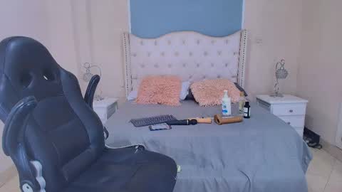 Elizabeth  online show from May 15, 2026, 11:56 pm
