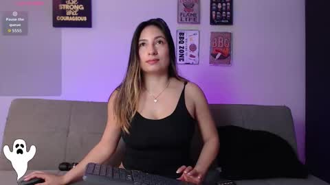 Elizabeth bolt    online show from October 5, 2025, 3:43 pm