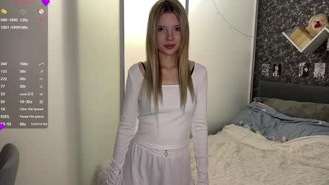 Mia online show from April 12, 2026, 6:29 am