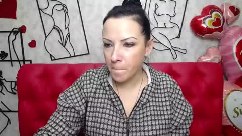 Snapshot of elizabethsho chatting on March 11, 2025, 12:22 am ElizabethSho online show from March 11, 2025, 12:22 am