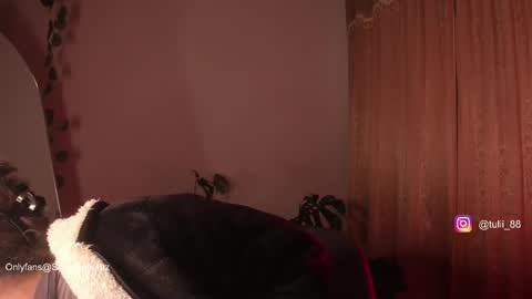 Snapshot of elizabethz chatting on October 16, 2025, 2:01 am Tuli online show from October 16, 2025, 2:01 am