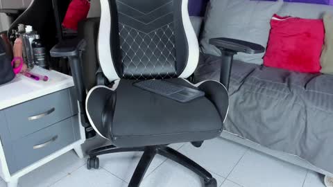 elizbeth_777 online show from February 4, 2025, 2:21 pm