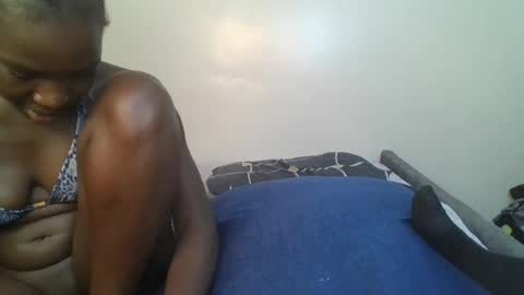 Snapshot of ella8_ chatting on June 17, 2026, 1:01 pm ella8_ online show from June 17, 2026, 1:01 pm