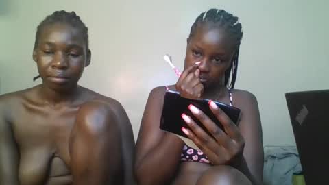 Snapshot of ella8_ chatting on June 18, 2026, 1:06 am ella8_ online show from June 18, 2026, 1:06 am